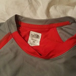 North face light weight long sleeved tshirt